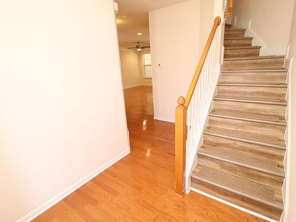 3rd image of 619 Sealine Dr