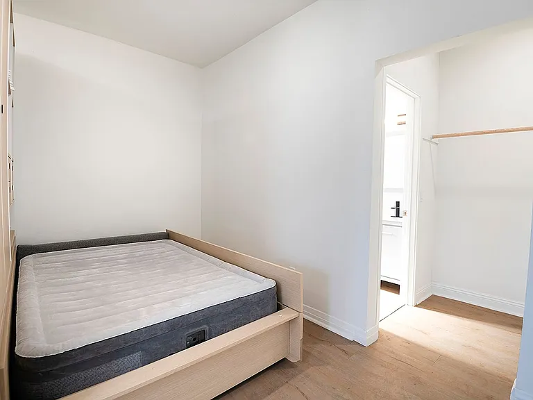 8th Street Studios Near Downtown Los Angeles Move-In Special — Photo 35