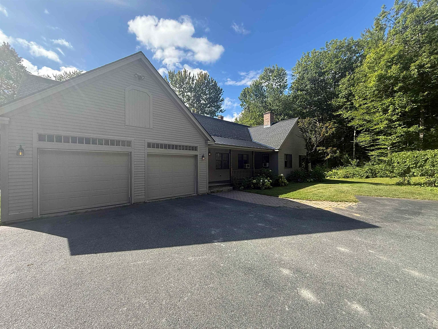 4 bed, 2.5 bath, 3400 sqft, $3,800 — Photo 1