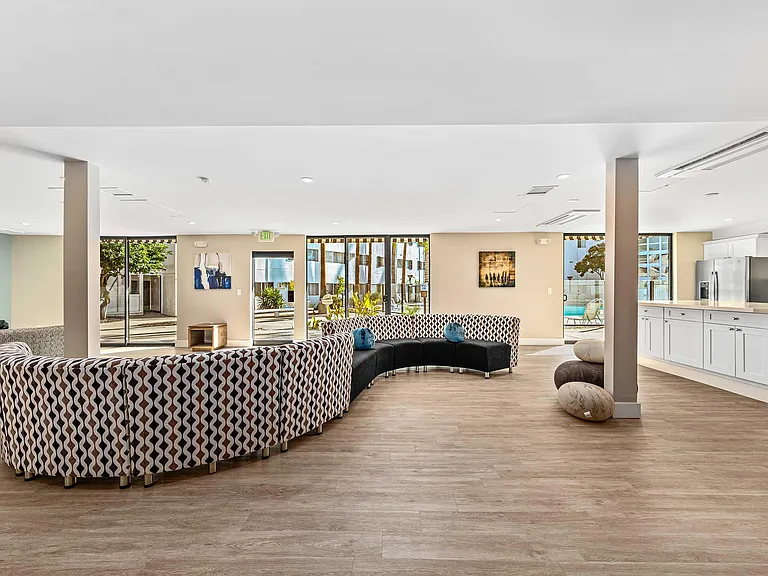 Summerview Beach Resort Luxury Apartments — Photo 11