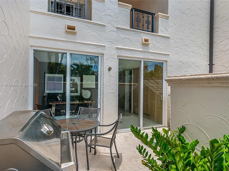 2514 Fisher Island Dr #6104 — Photo 30