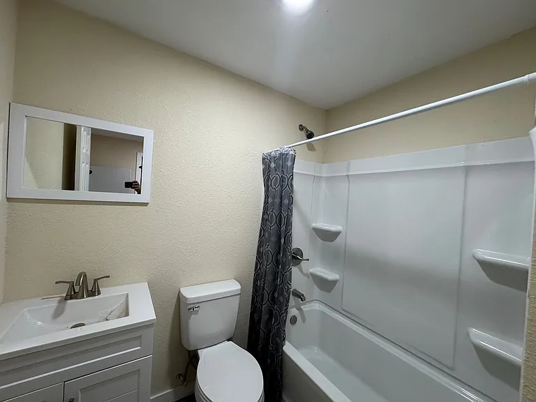 202 W Highland St #1 — Photo 2