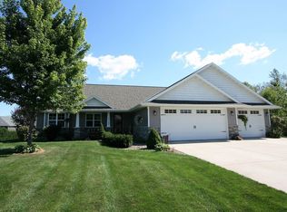 2704 Fescue Ct, Green Bay, WI 54313