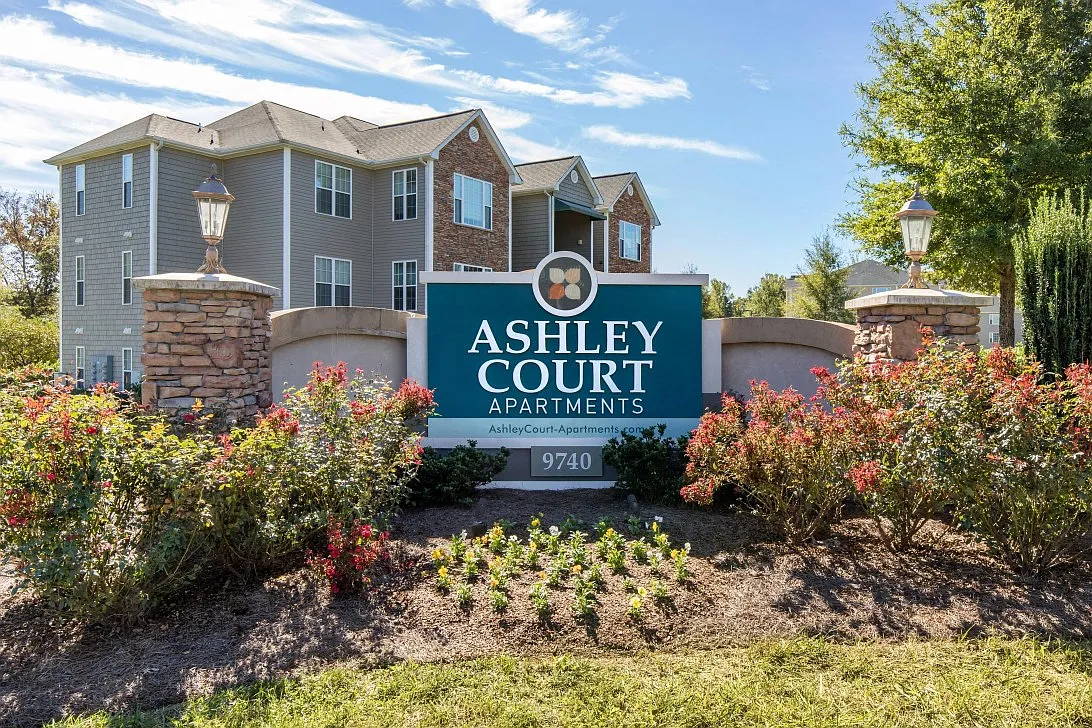 Ashley Court Apartments — Photo 1