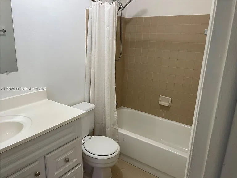 819 NE 199th St #6-205 — Photo 12
