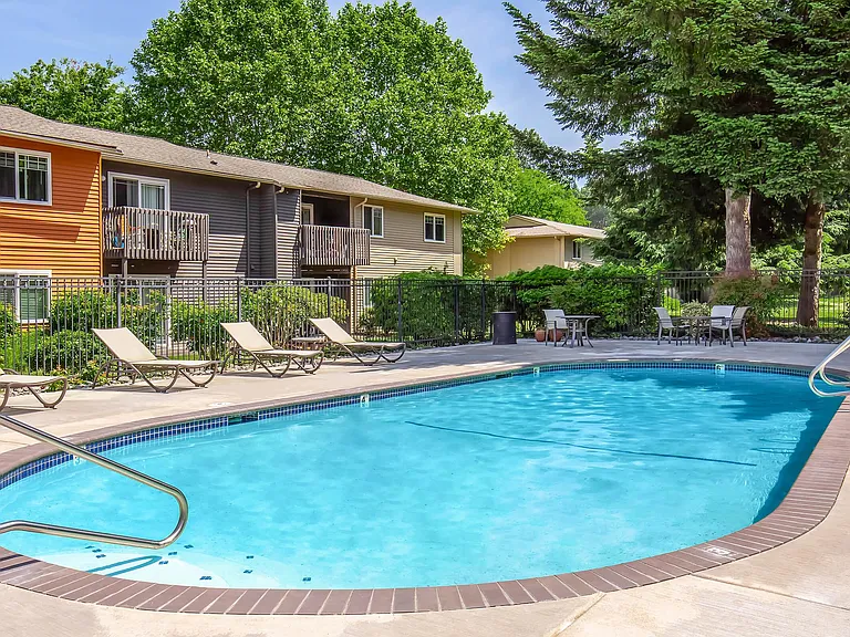 Madison at River's Edge Apartments — Photo 9