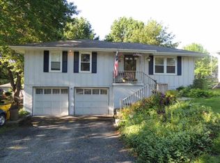 217 SW 20th St, Oak Grove, MO 64075