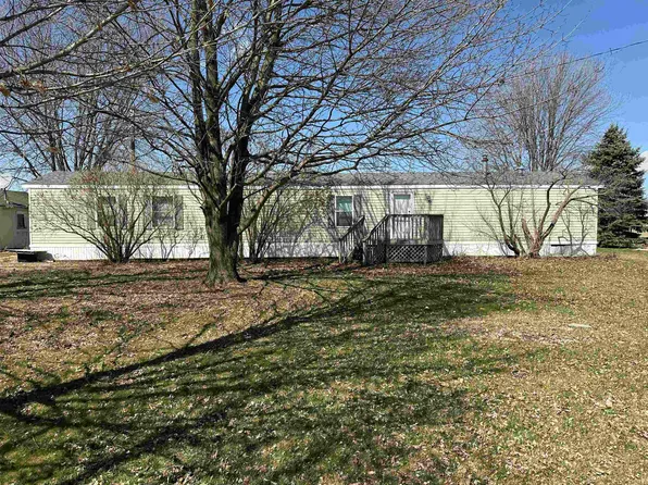 W3077 Cody Rd, Mount Calvary, WI 53057