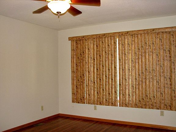3rd image of 1212 Parkside Dr