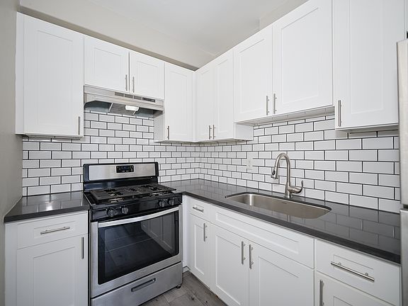 2nd image of 5611 Carlton Way APT 210
