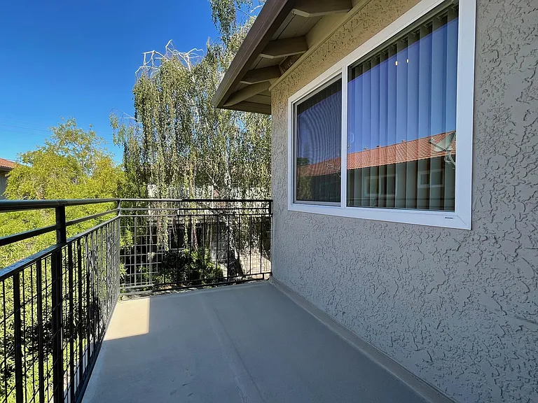 1588 Ontario Dr #4 — Photo 6