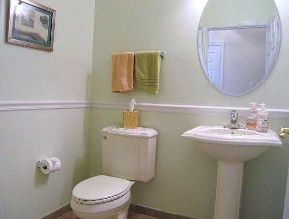Convenient 1st Fl Powder Rm