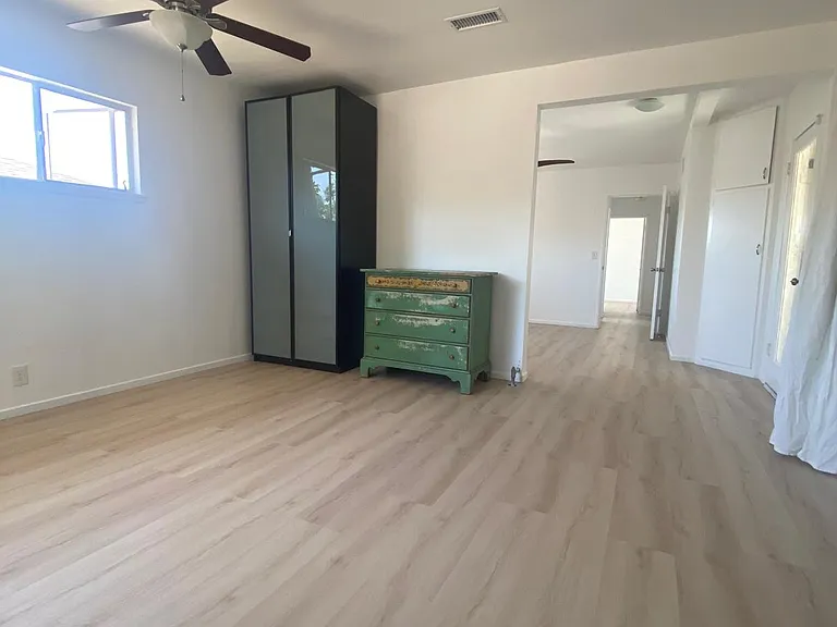 2216 N Indiana Ave — Photo 6