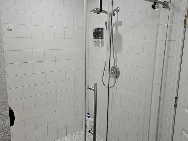 812 Marlin St — Photo 3