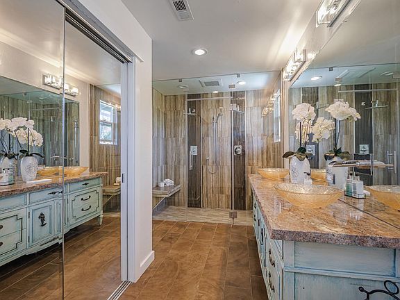 4th image of 609 Encino Dr