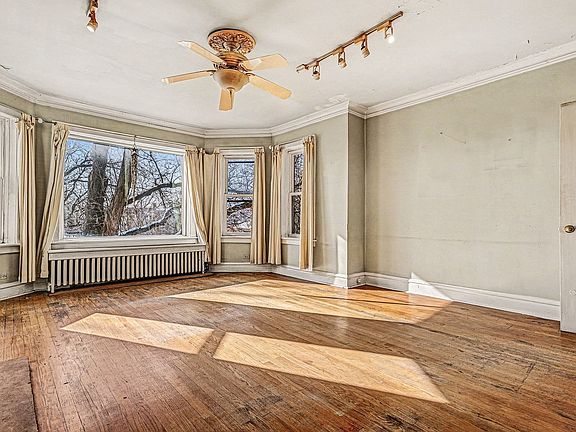 3rd image of 2326 W Argyle St #3B