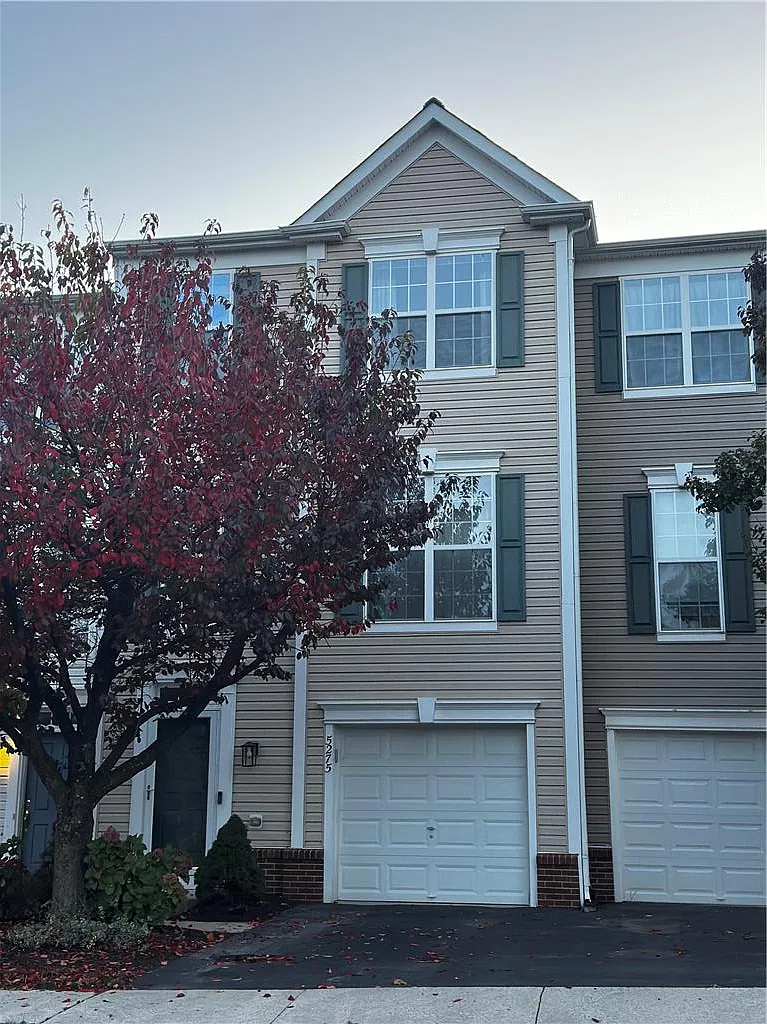 3 bed, 2.5 bath, 2570 sqft, $2,850 — Photo 1