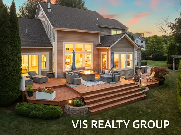 18030 Petty Ln, Spring Lake, MI 49456