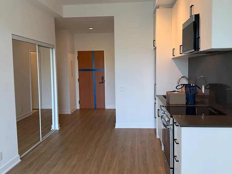1660 Bloor St W #417 — Photo 3