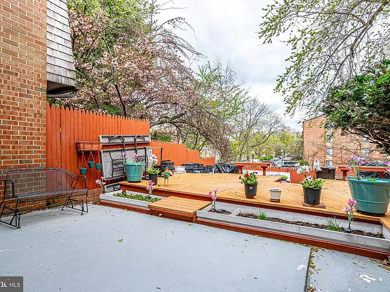 4919 Herkimer St — Photo 41