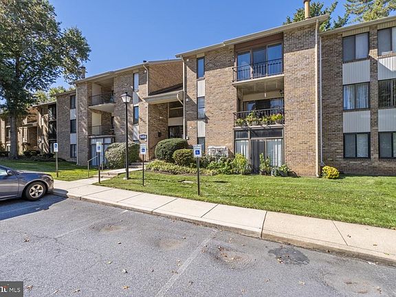 3rd image of 5484 Cedar Ln Unit B2