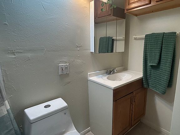 5th image of 924 E 15th St