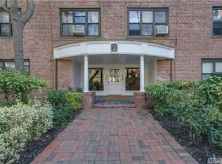 2 Town House Pl APT 3M, Great Neck, NY 11021