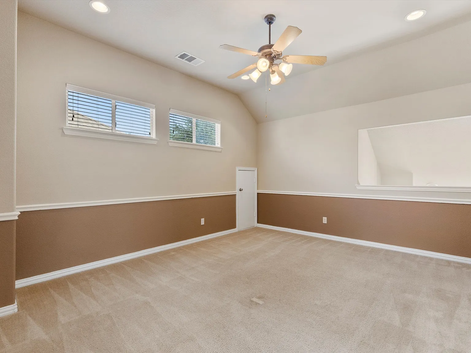 4 bed, 2.5 bath, 2397 sqft, $2,600 — Photo 3