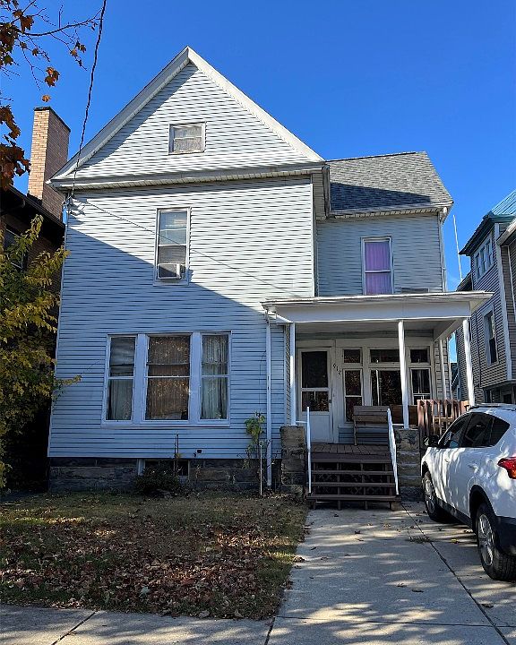 1st image of 912 W 9th St