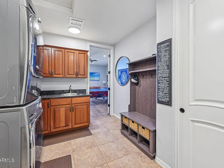 351 N Cloverfield Cir — Photo 35