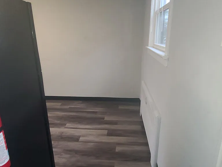 Kitchen with eat-in area