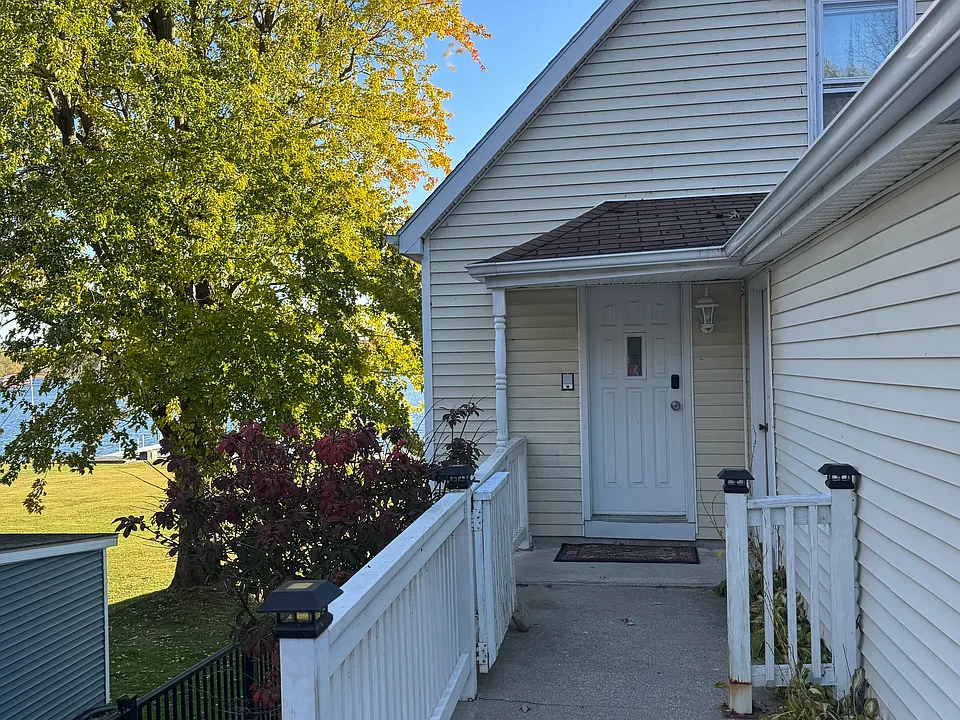 25305 May St