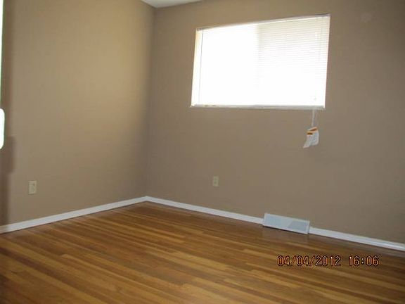 3rd image of 4038 Geraldine Ave