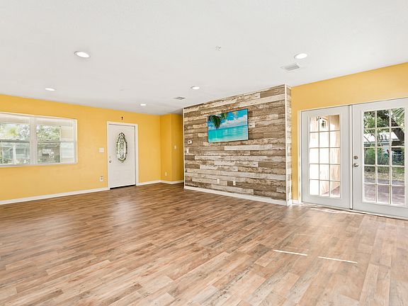 4th image of 160 SE Celestia Ct