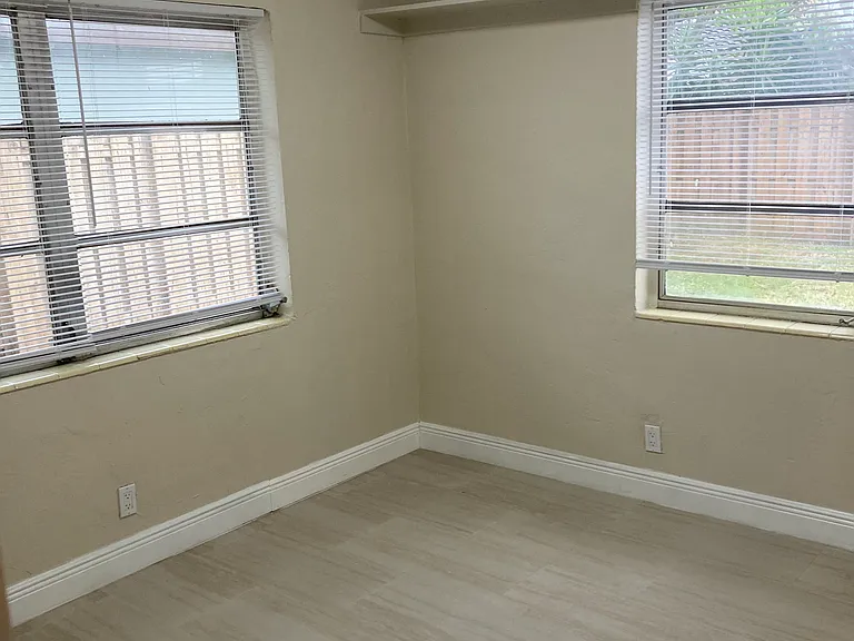 1648 NE 31st Ct — Photo 3