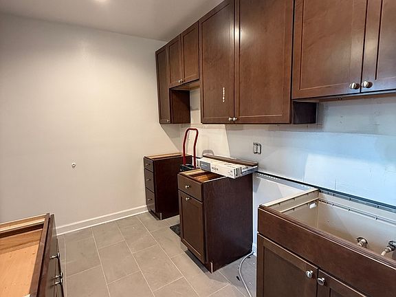 3rd image of 2300 W Sunnyside Ave APT 3E