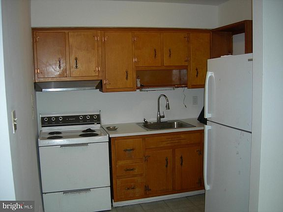 3rd image of 266 Bridge St