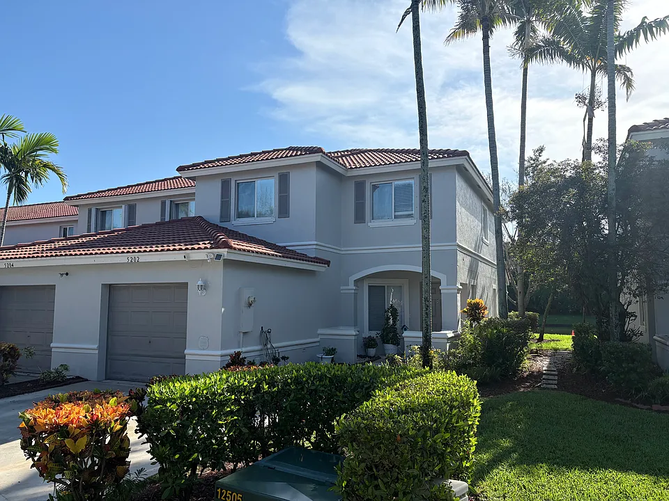 5202 Crossing Rocks Ct