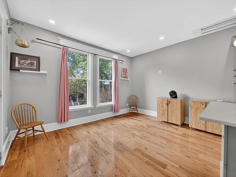 70 Sherman Pl — Photo 8