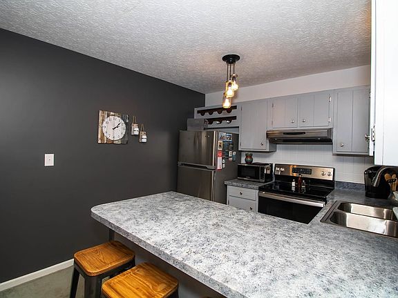 4th image of 302 Millwheel Ct