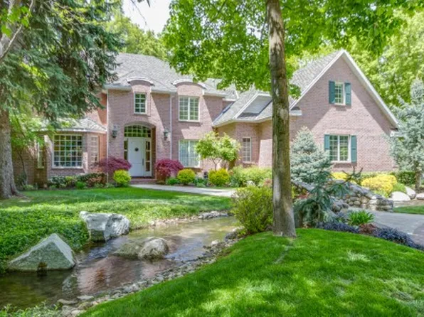 5466 S Walker Woods Ln, Holladay, UT 84117