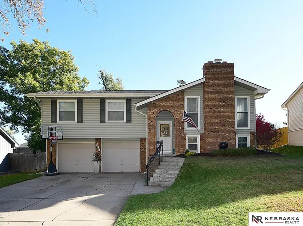 808 Chisholm Trl, Papillion, NE 68046