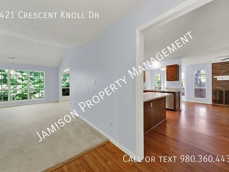 3421 Crescent Knoll Dr — Photo 2
