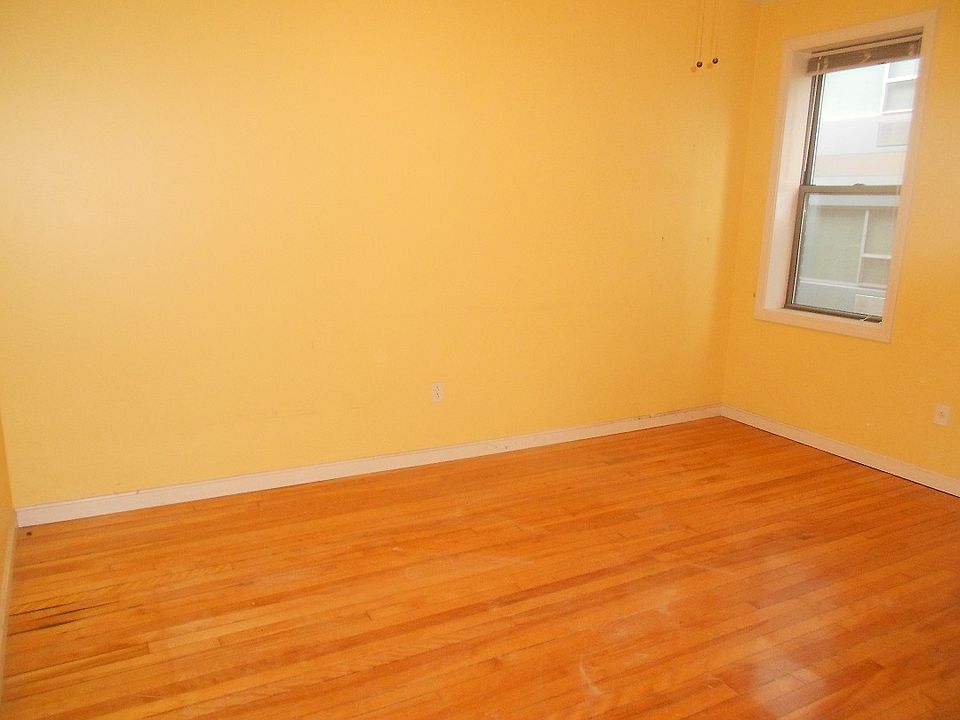 2nd image of 49 Burbank St APT 10
