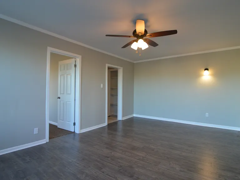 3422 W Grenshaw St #2 — Photo 8