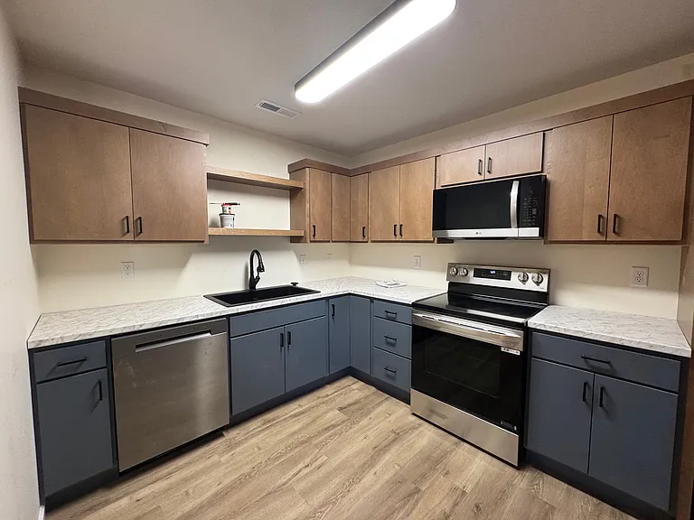 715 N 35th St #D — Photo 5