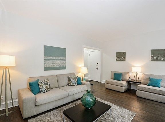 4th image of 7411 N Greenview Ave #1F