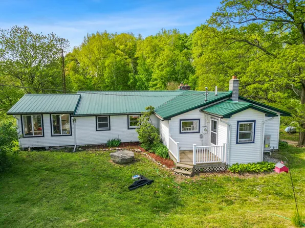 1674 W 104th St, Grant, MI 49327