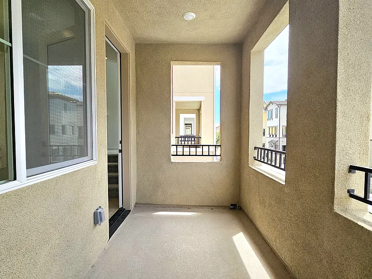6045 Fairfax Dr — Photo 18