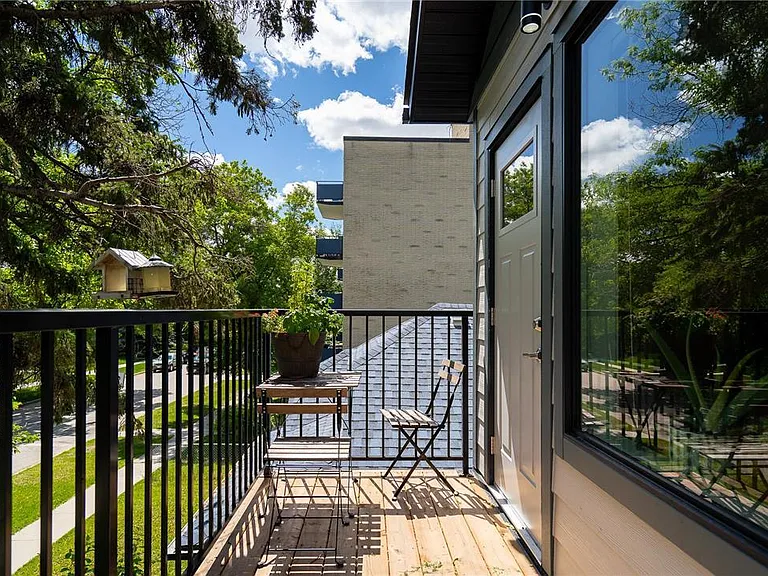 427 Saint Jean Baptiste St — Photo 11